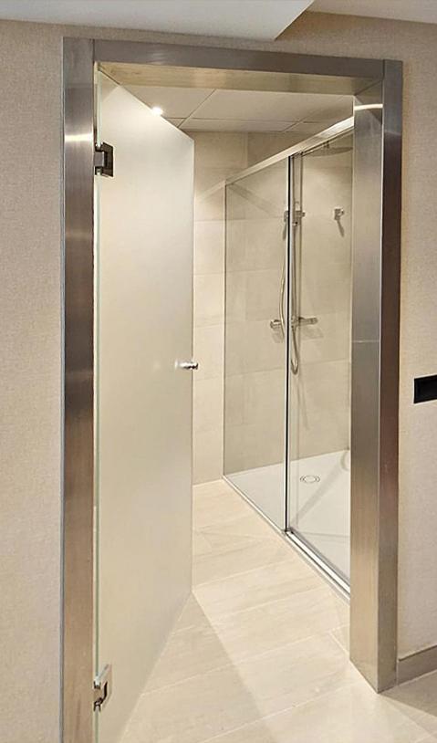 Chambre Triple Confort avec Vue sur Rue (2 Adultes + 1 Enfant)